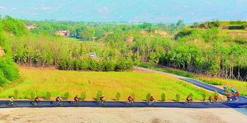 穿越乡间路,探寻乡村风情与自然之美